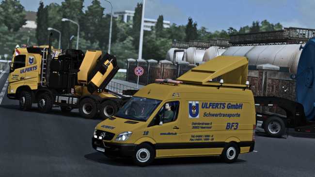 improved-pilot-and-escort-vehicles-mb-sprinter-and-ford-f150_1