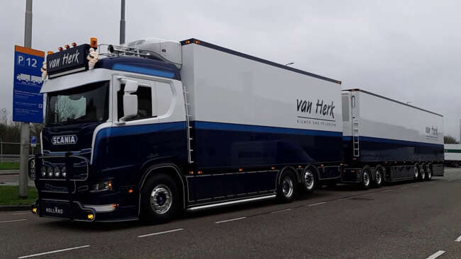 Scania V8 Open pipe with FKM Garage exhaust system v5.0